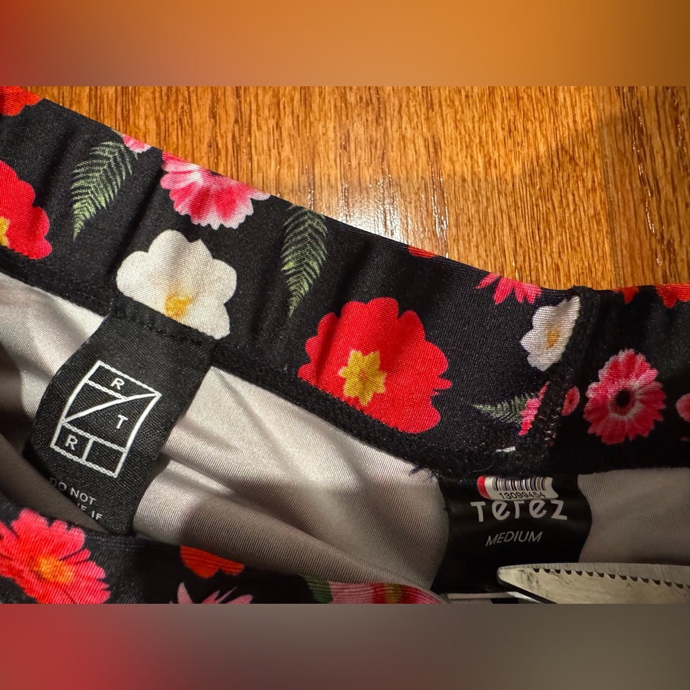 Terez Performance Floral Leggings Black Red & Pink Poppy Design Medium - Picture 5 of 5